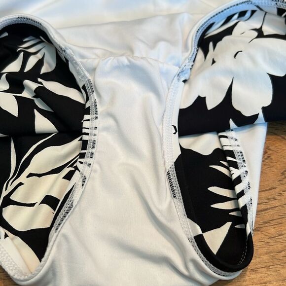 Lands’ End Swimsuit 1-piece black and white XXL - Picture 7 of 16